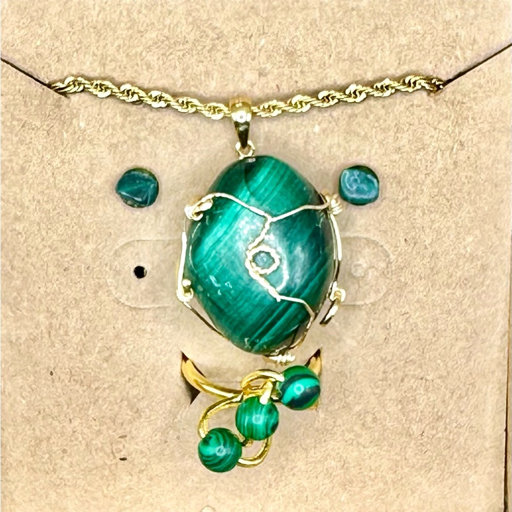 Elegant Gold and Green Malachite set. All authentic polished Malachite Stones.